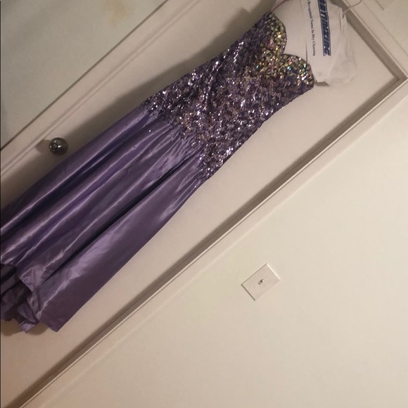 PROM DRESS 💜 - Picture 5 of 8